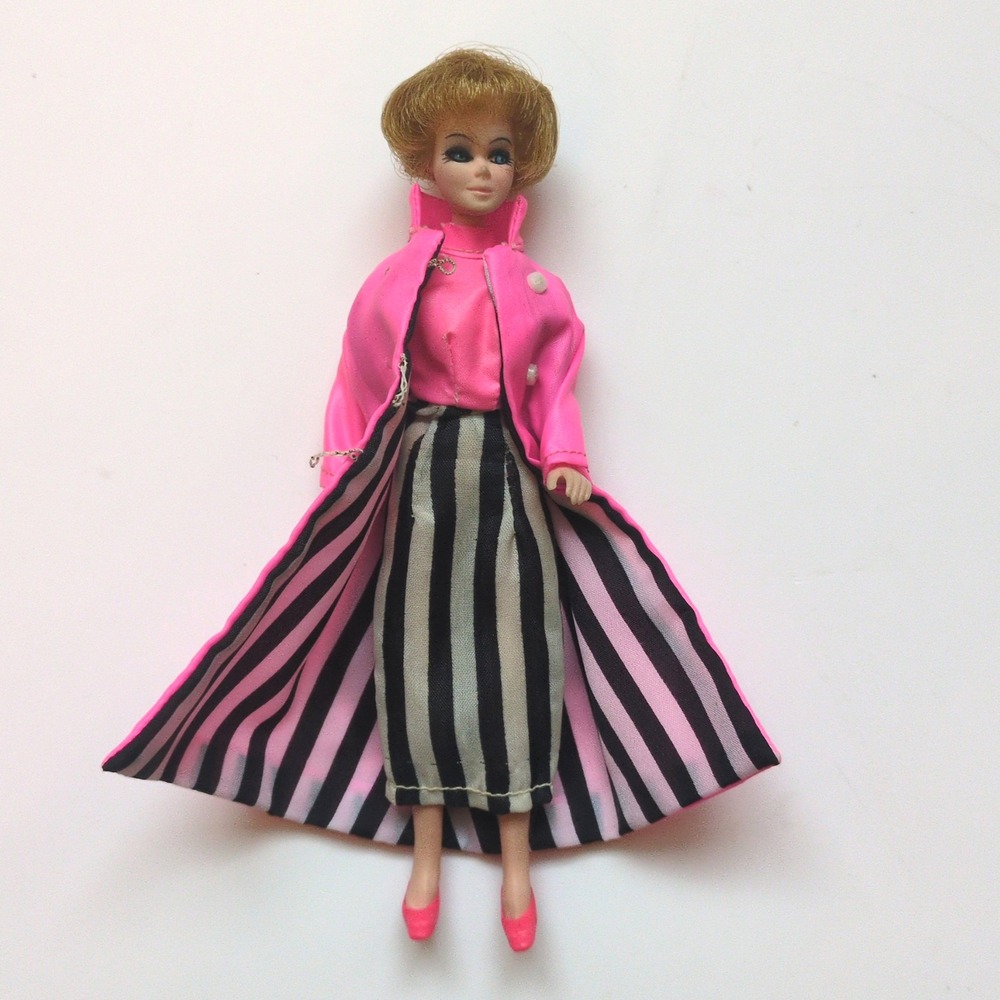 Vtg 70s Topper‎ Dawn Short Hair Bubble Cut A11A - Pink Black White Stripe Dress